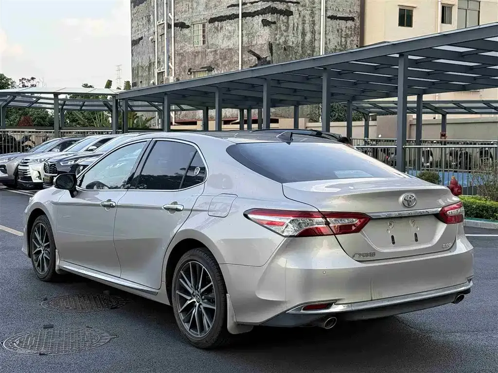 Toyota Camry — фото 4