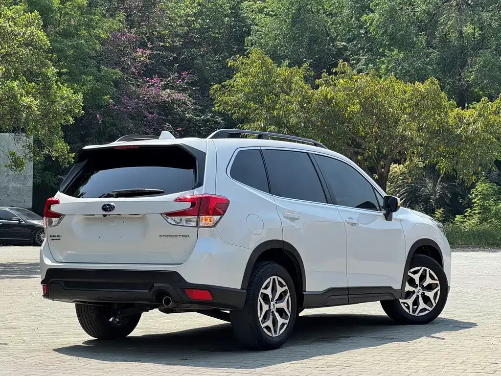 Subaru Forester — фото 5