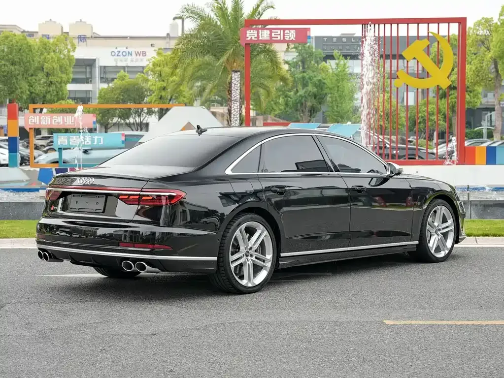 Audi S8 — фото 7