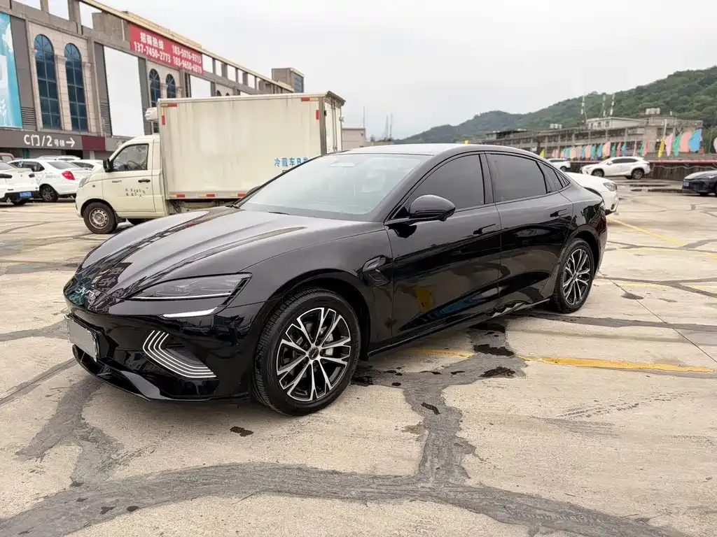 BYD Seal — фото 1