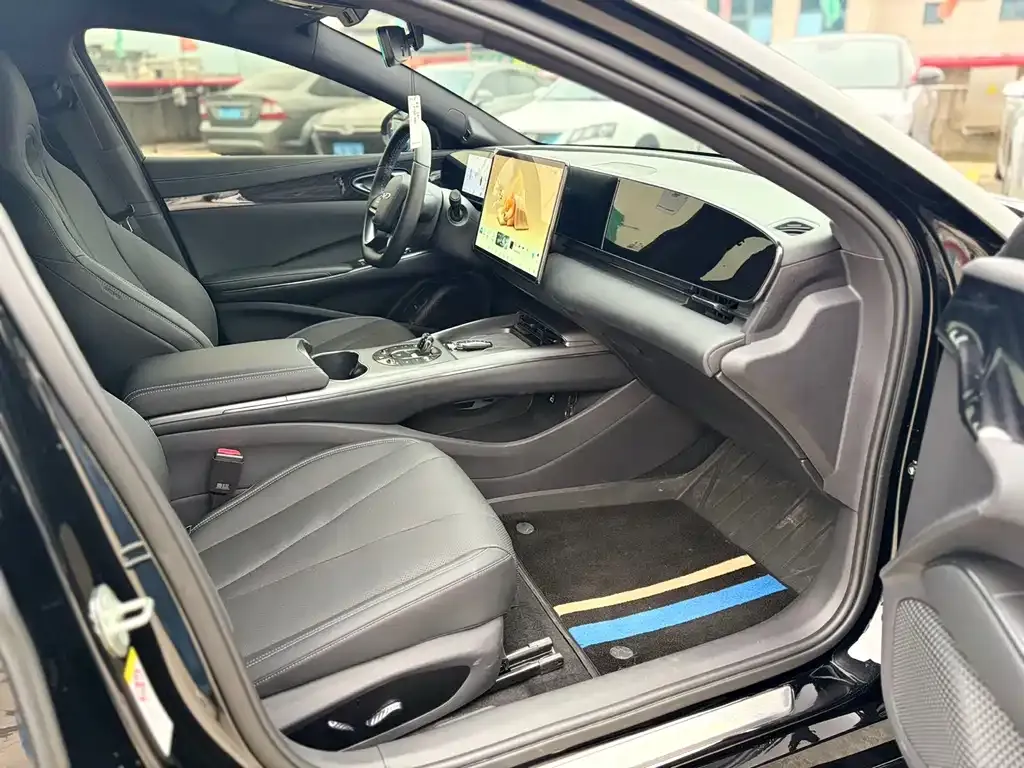 BYD Seal — фото 9