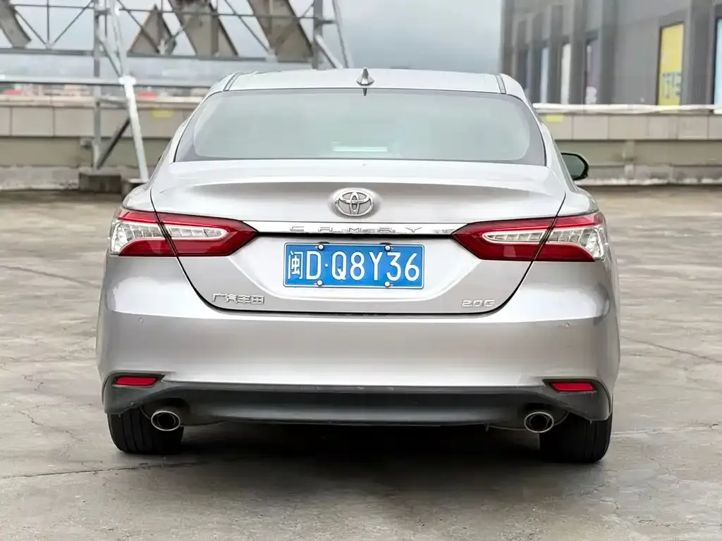Toyota Camry — фото 9