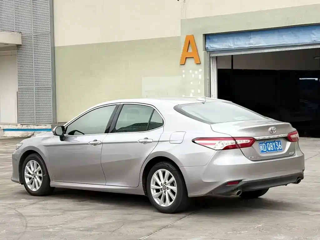 Toyota Camry — фото 3