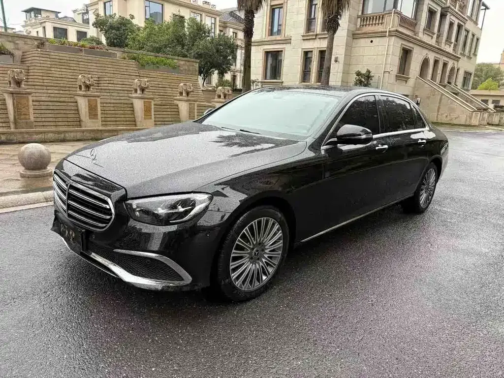 Mercedes-Benz E-Class — фото 1