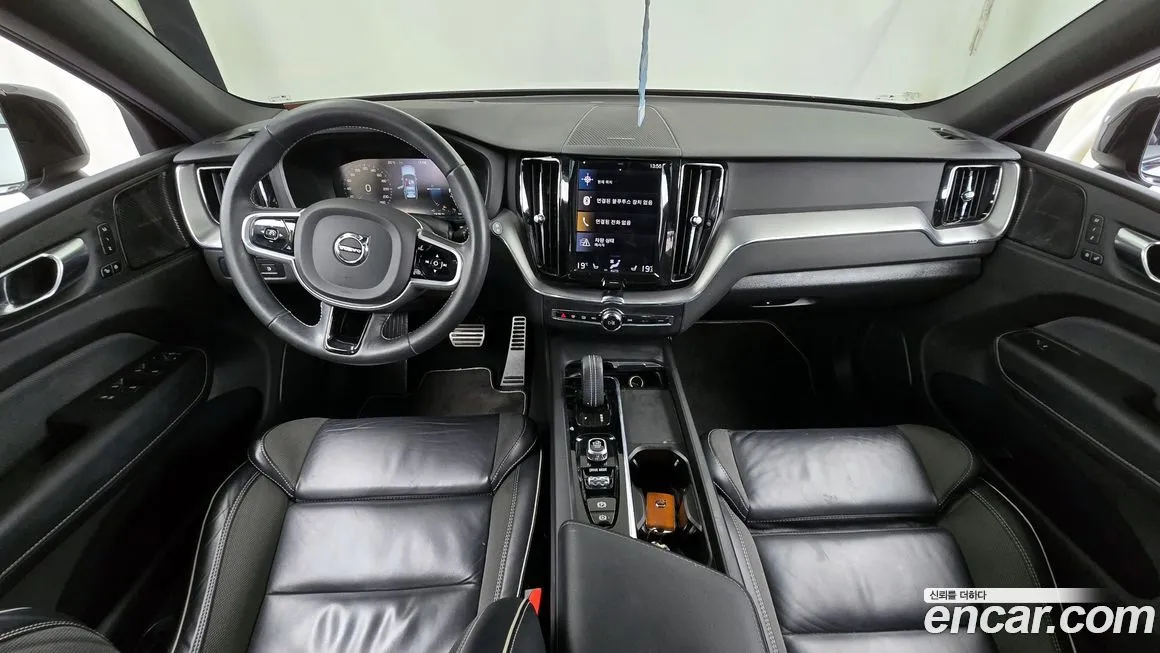 Volvo XC60 — фото 10