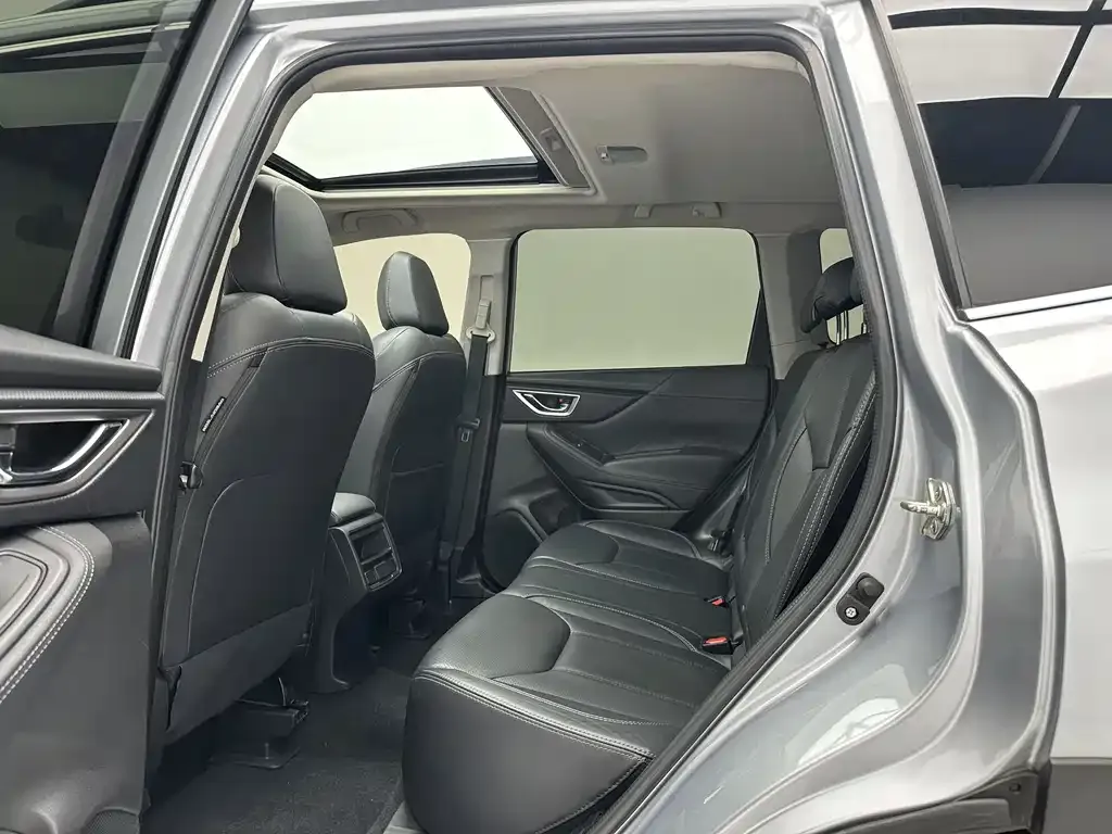 Subaru Forester — фото 10