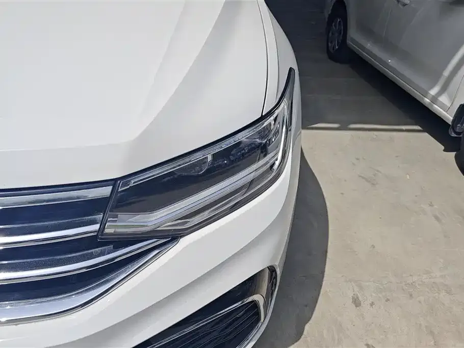 Volkswagen Tiguan L — фото 10