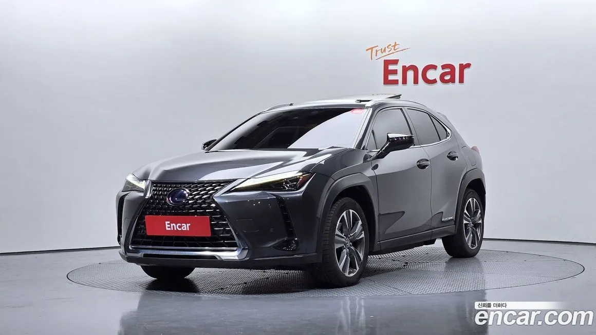 Lexus UX — фото 1