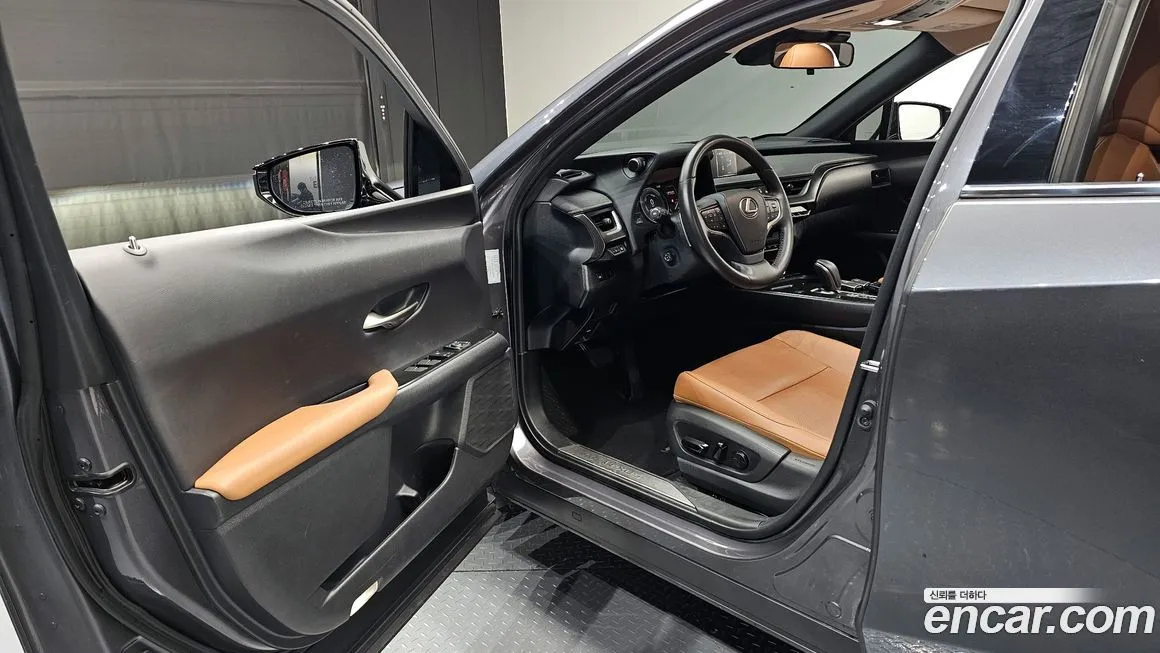 Lexus UX — фото 4