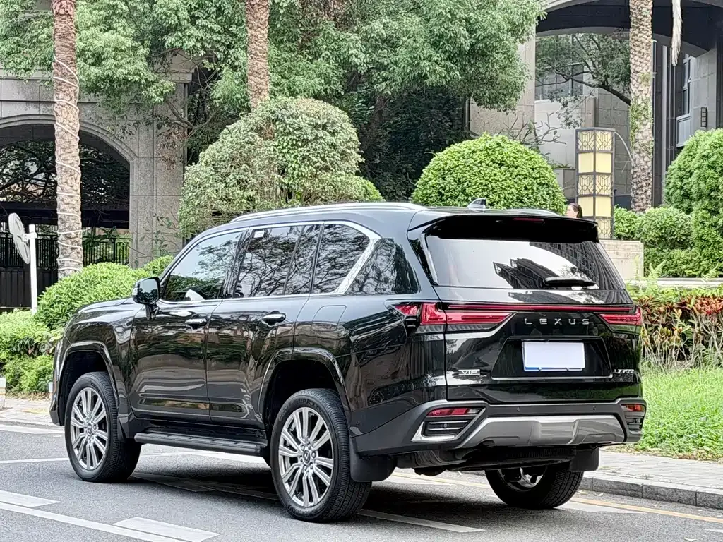 Lexus LX — фото 9