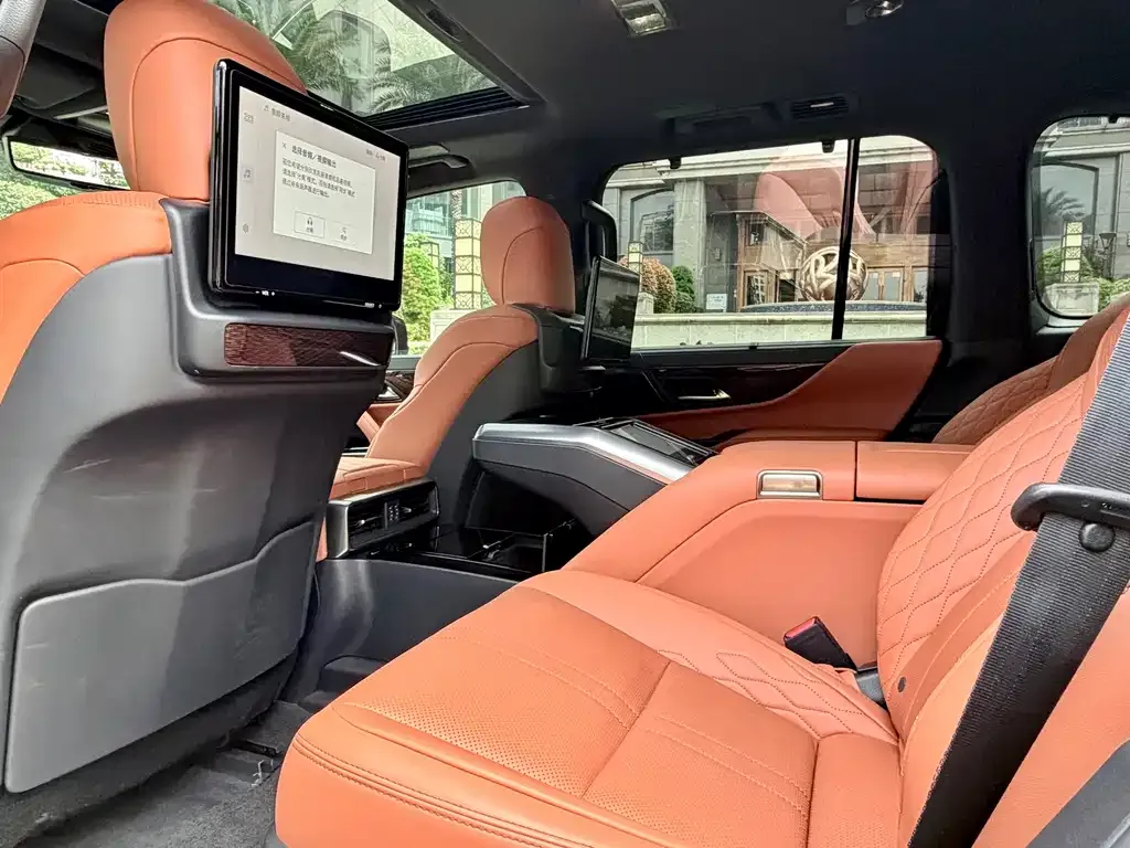 Lexus LX — фото 10