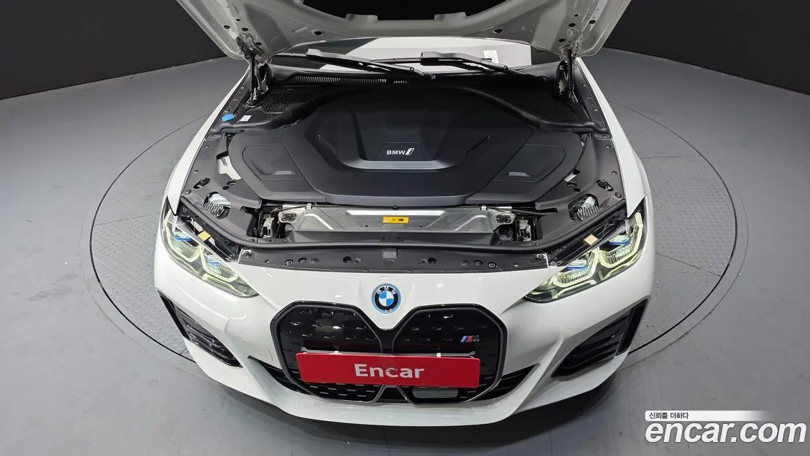 BMW i4 — фото 8