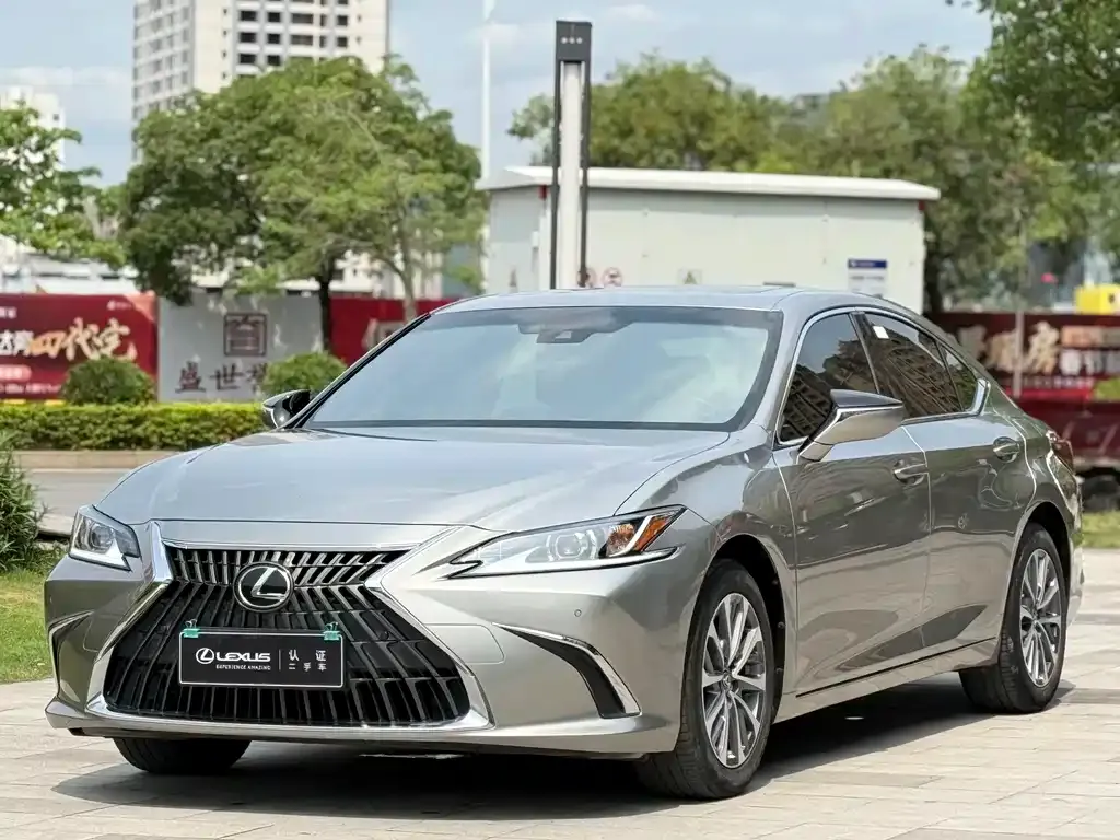 Lexus ES — фото 1