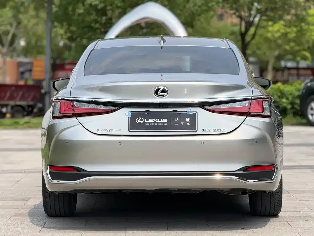 Lexus ES — фото 10