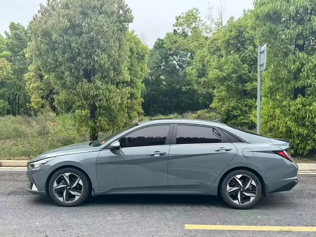 Hyundai Elantra — фото 10