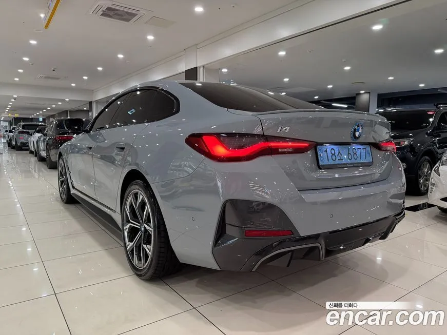 BMW i4 — фото 6