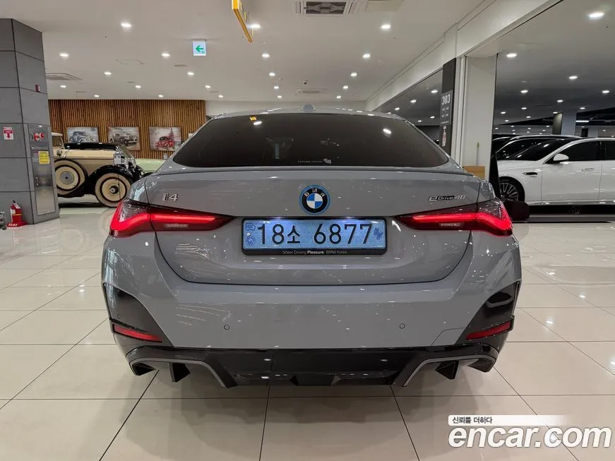 BMW i4 — фото 8