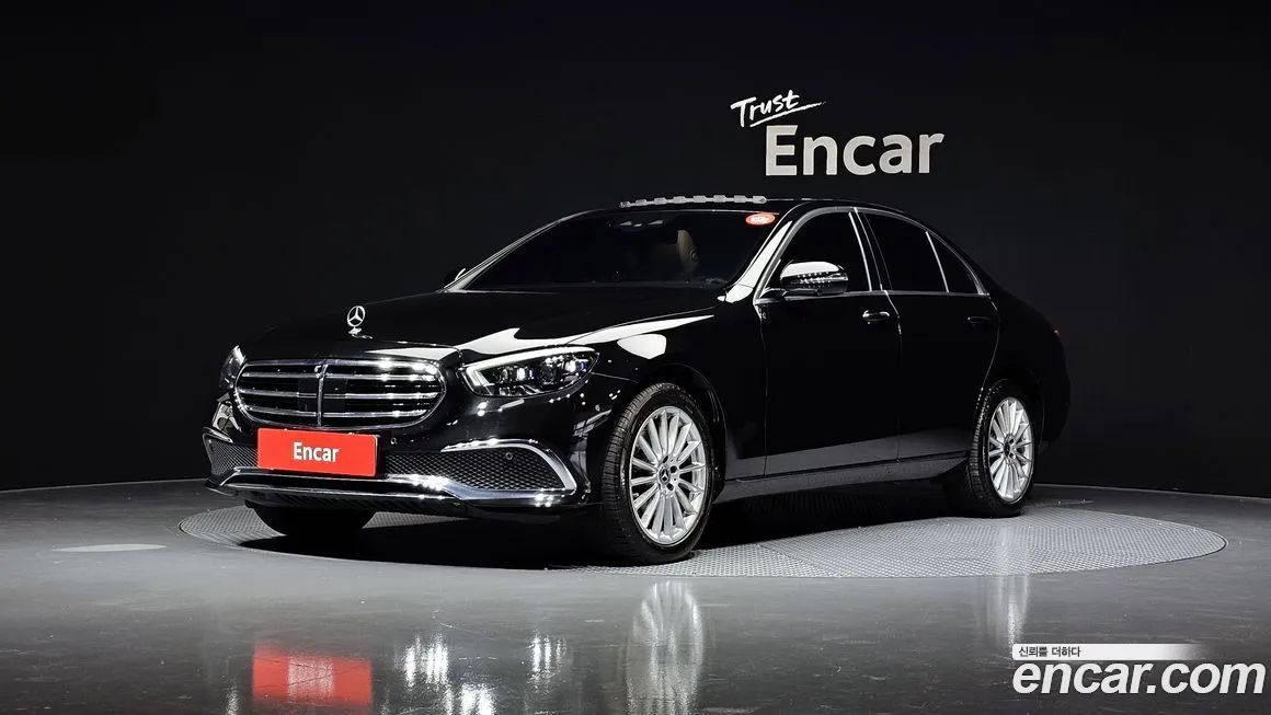 Mercedes-Benz E-Class — фото 1