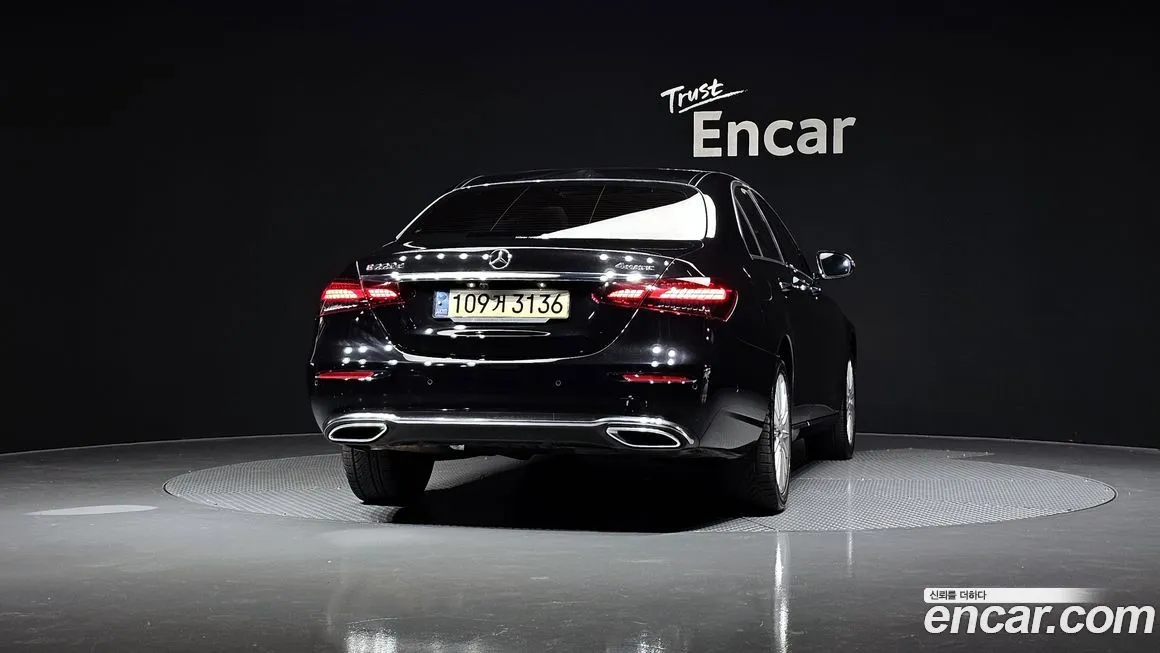 Mercedes-Benz E-Class — фото 5