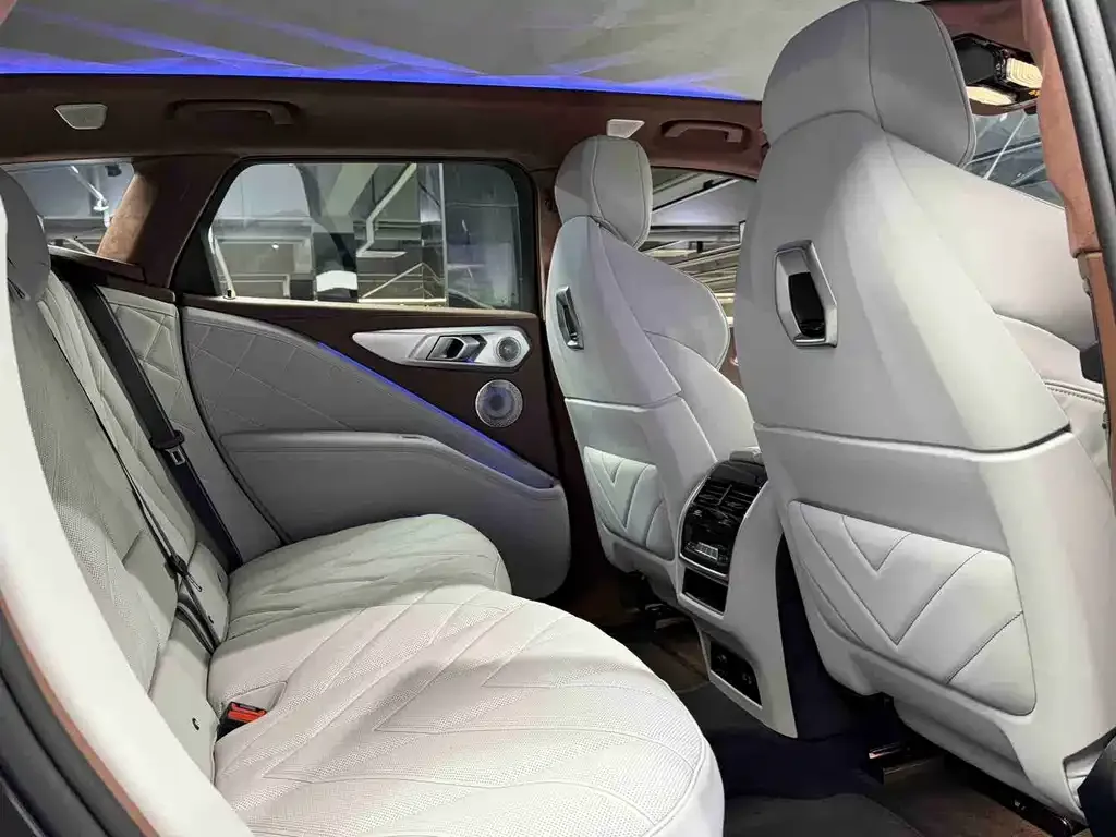 BMW XM — фото 9