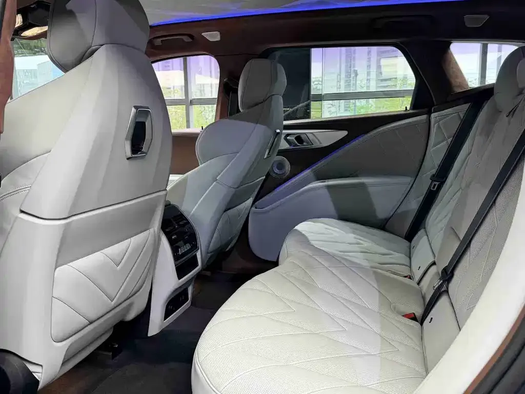 BMW XM — фото 5