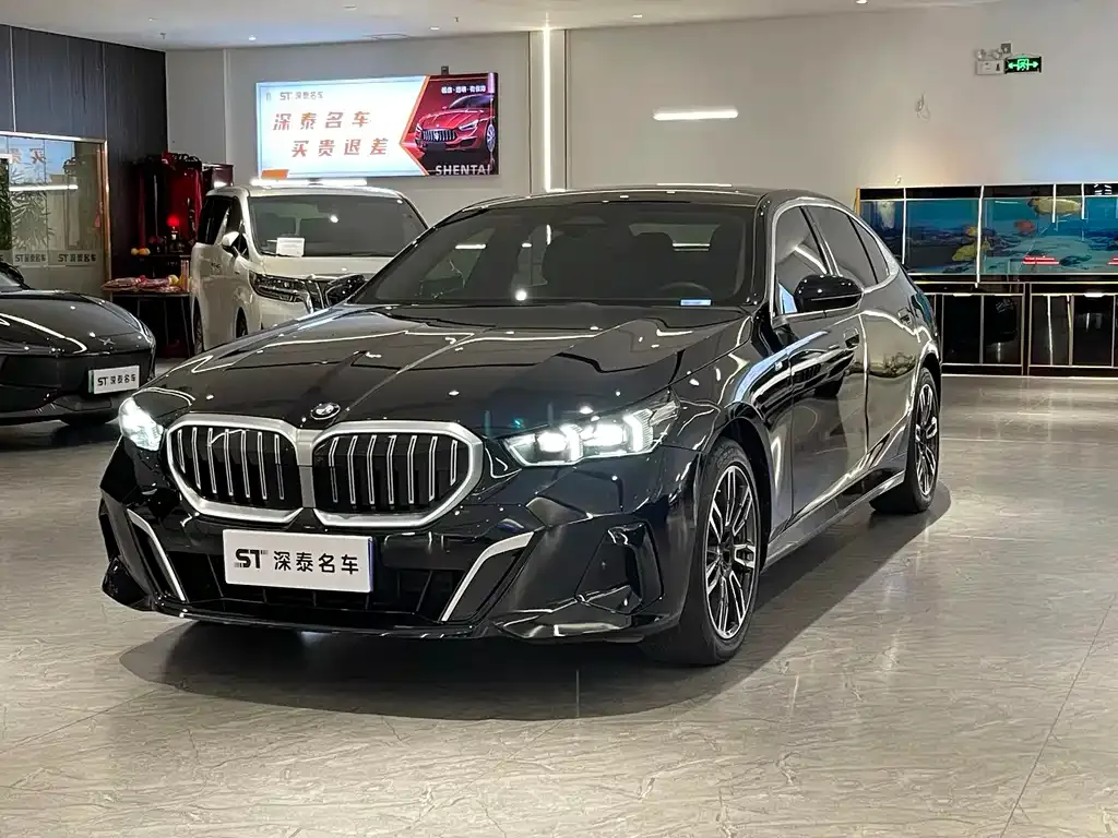 BMW 5 Series — фото 1