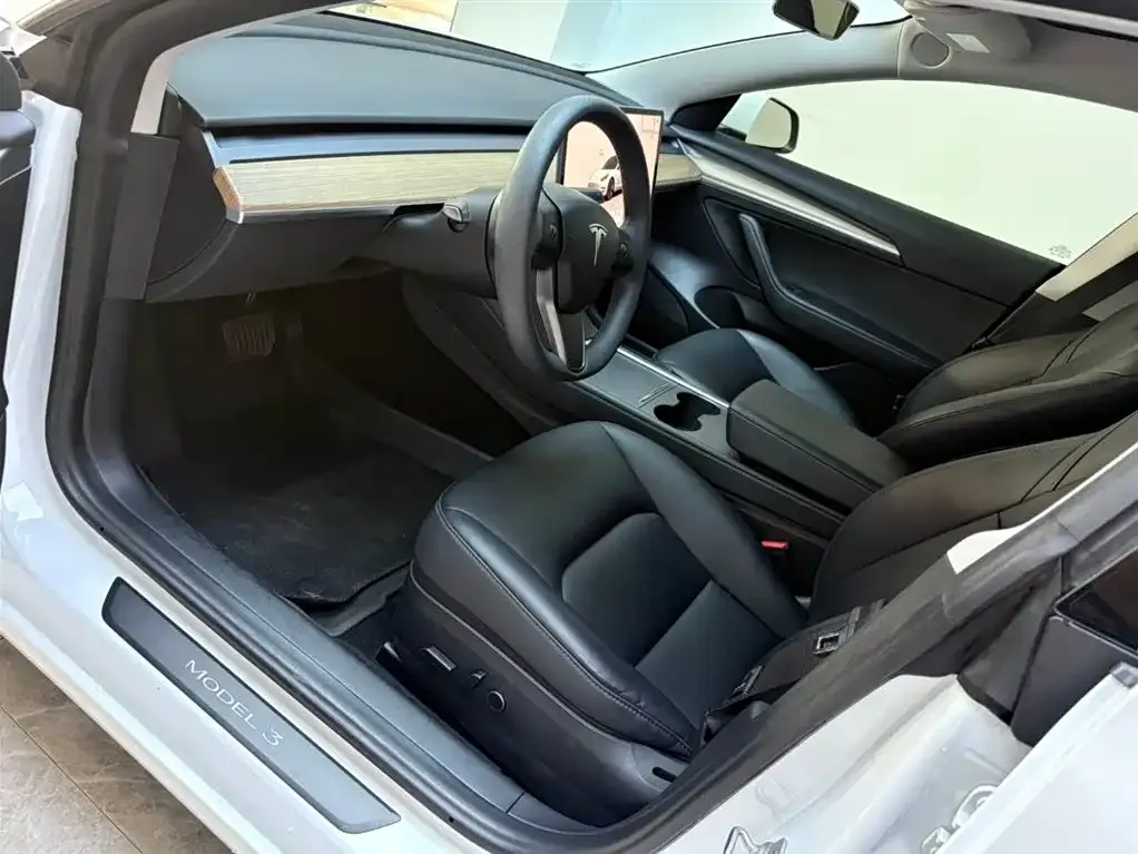 Tesla Model 3 — фото 4