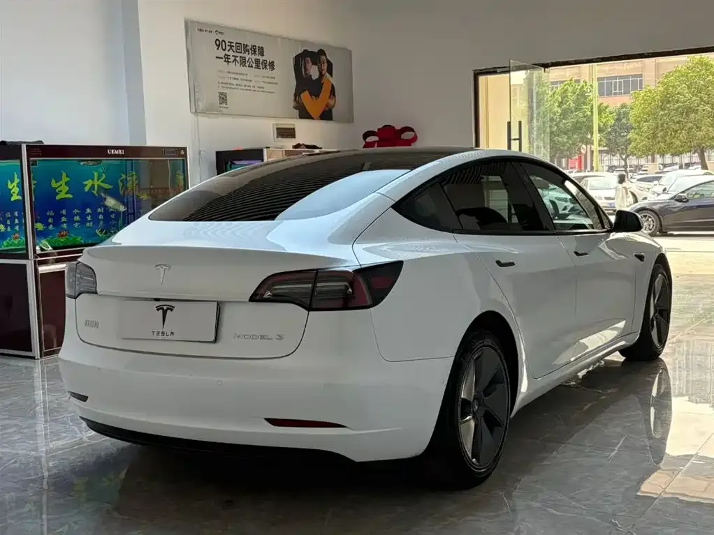 Tesla Model 3 — фото 5