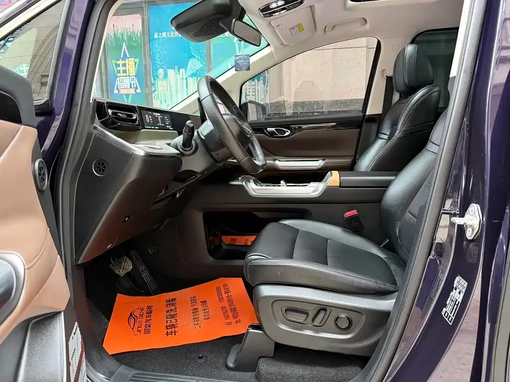 GAC Motor E8 Hybrid — фото 6