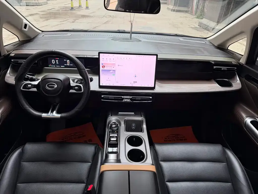GAC Motor E8 Hybrid — фото 3