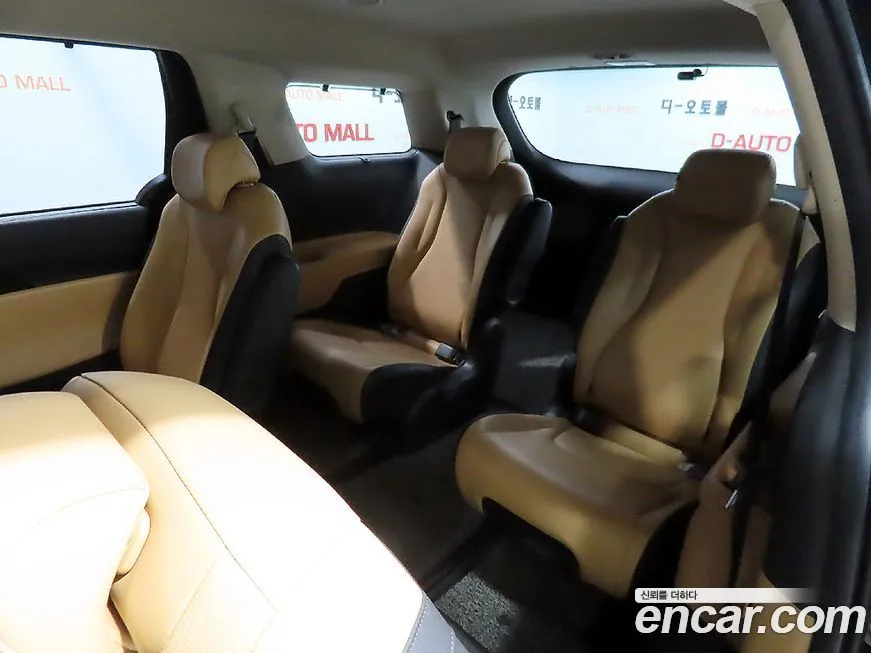 Kia Carnival — фото 10