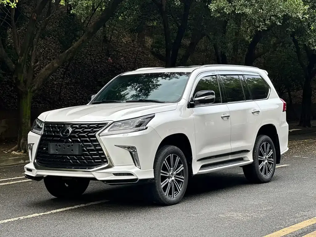 Lexus LX — фото 1