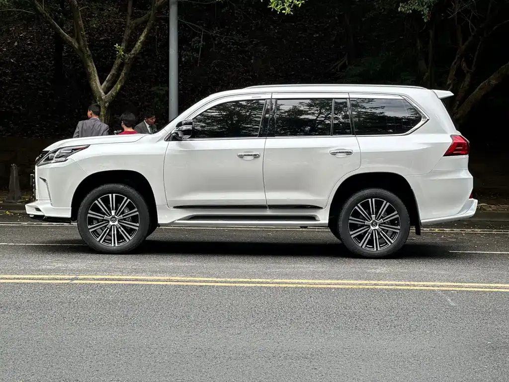 Lexus LX — фото 3