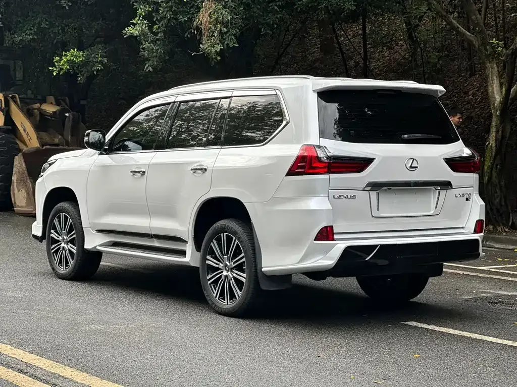 Lexus LX — фото 9