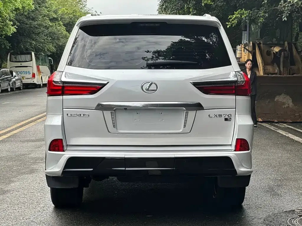 Lexus LX — фото 7