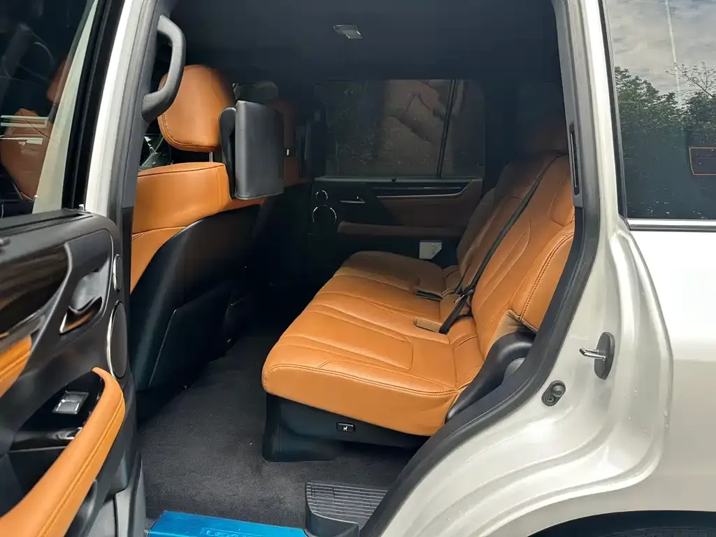 Lexus LX — фото 8