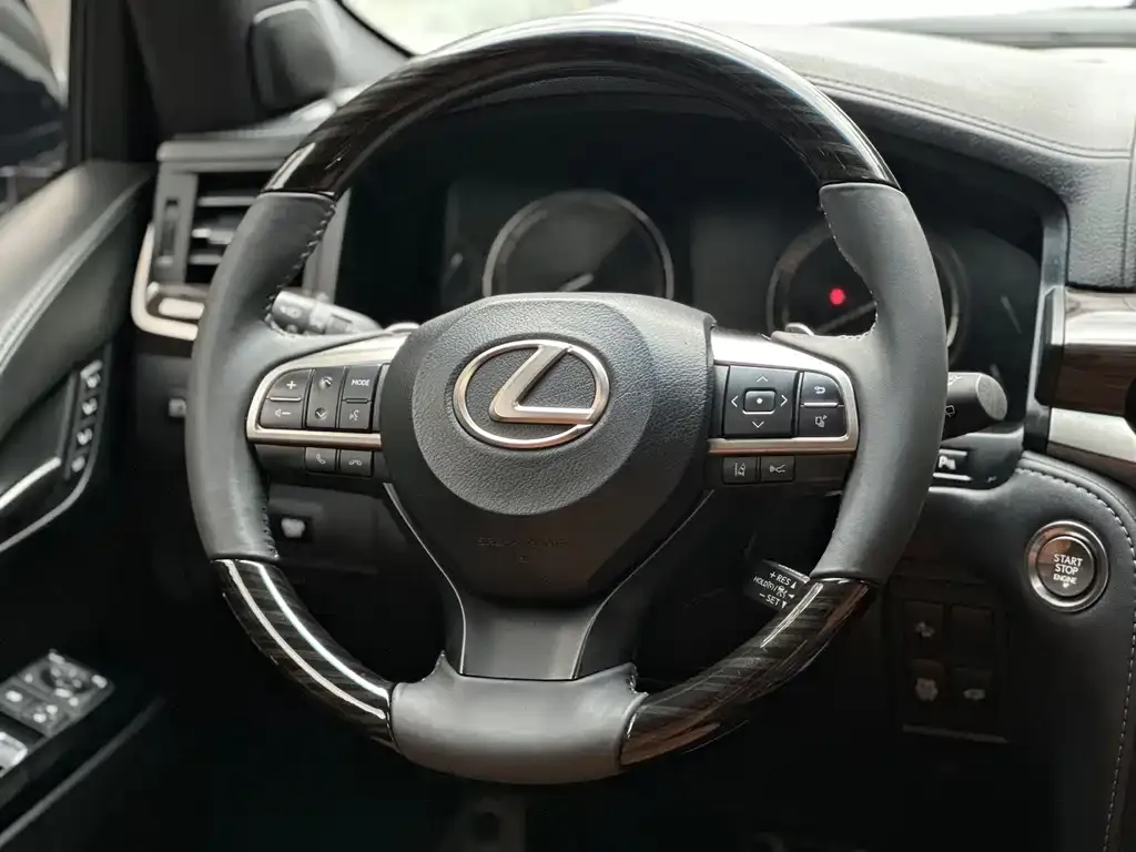 Lexus LX — фото 6