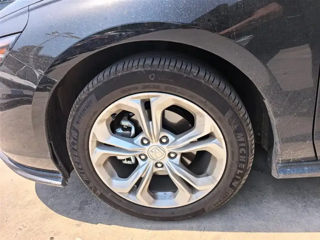 Honda Accord — фото 10