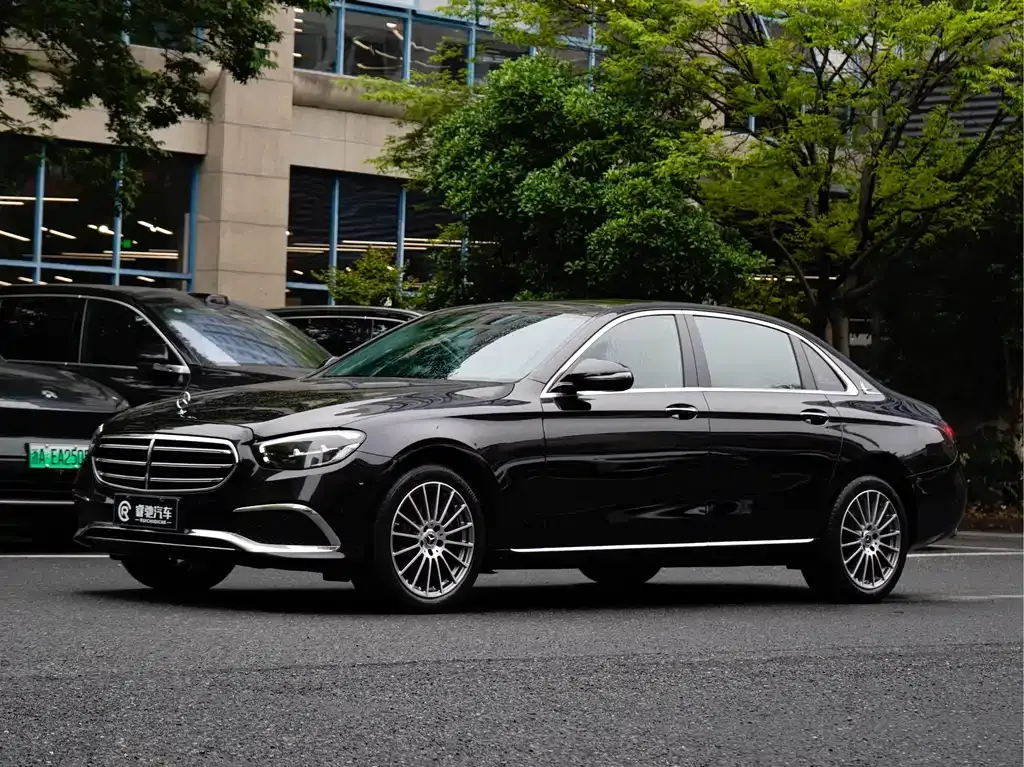 Mercedes-Benz E-Class — фото 1