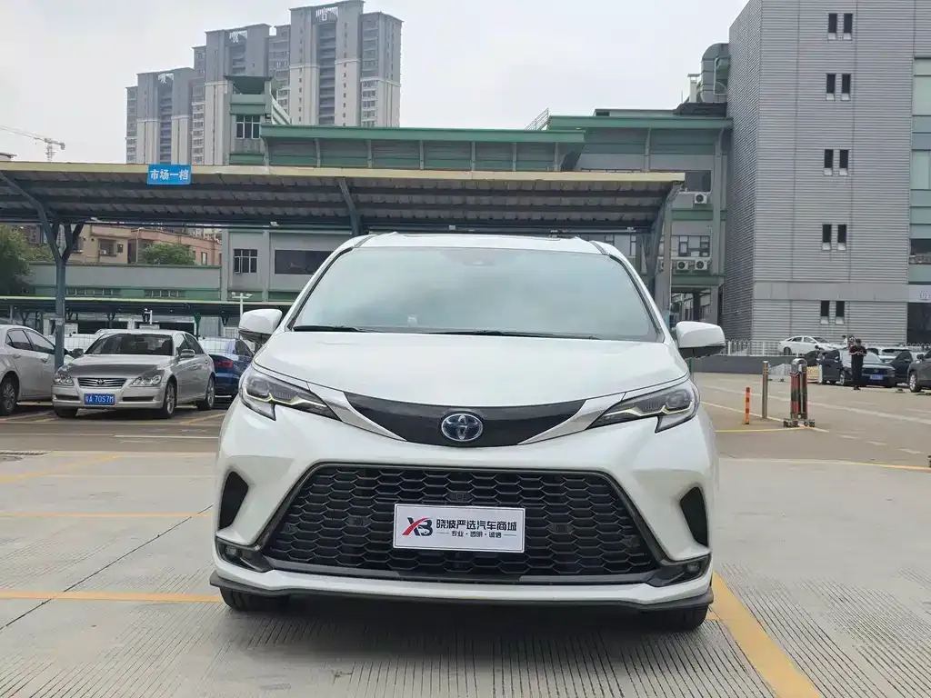 Toyota Granvia — фото 9