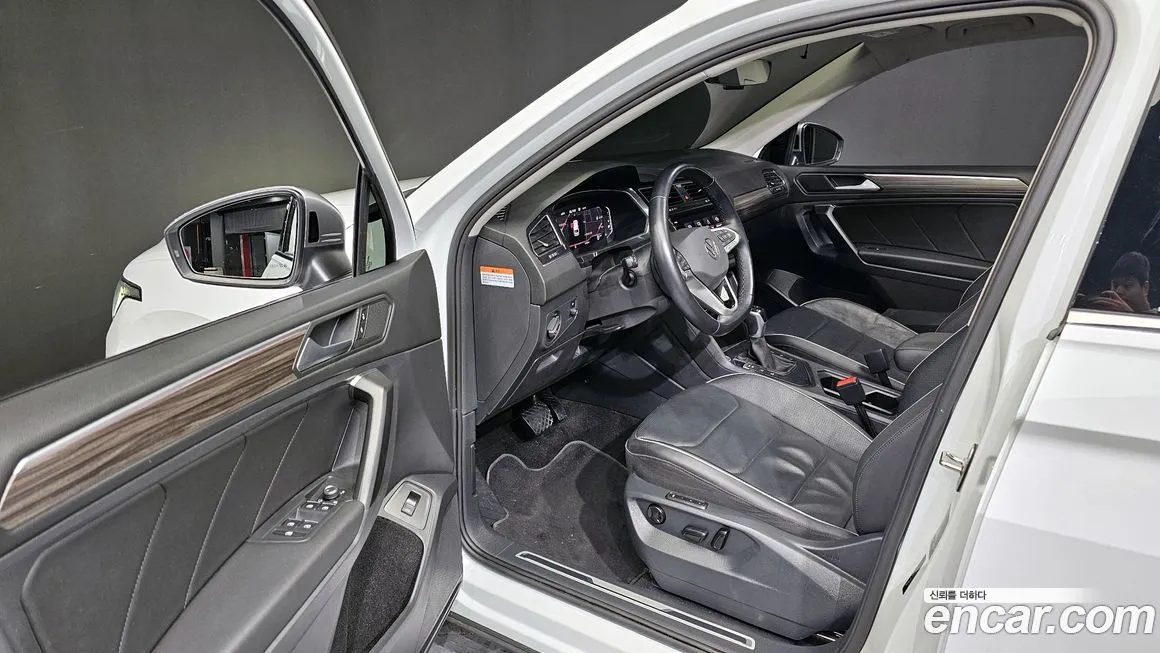 Volkswagen Tiguan — фото 8