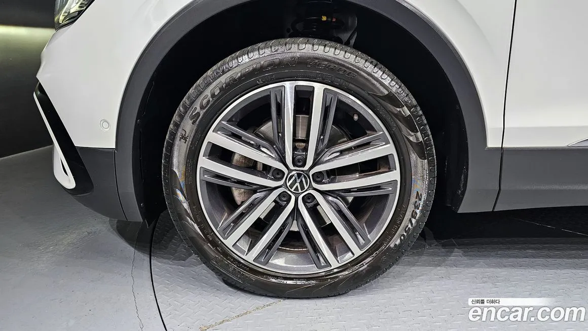 Volkswagen Tiguan — фото 7