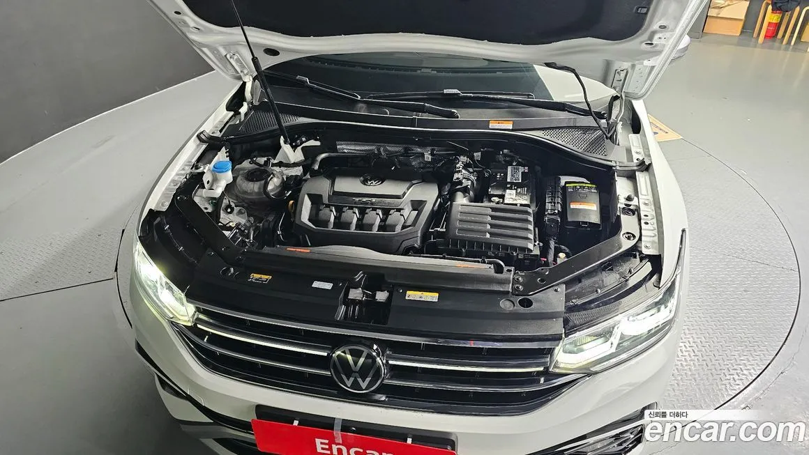 Volkswagen Tiguan — фото 9