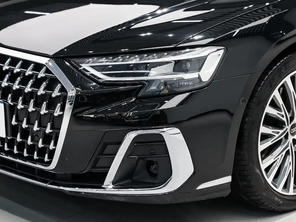 Audi A8 — фото 4