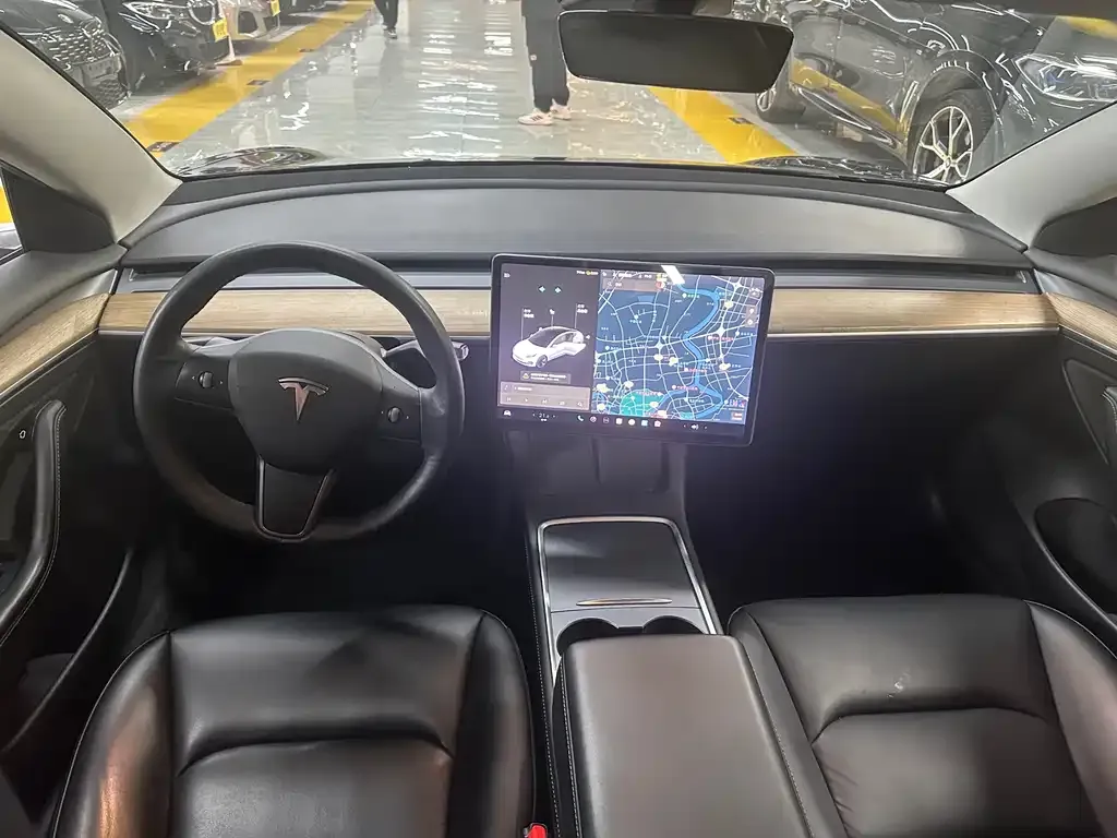 Tesla Model 3 — фото 7