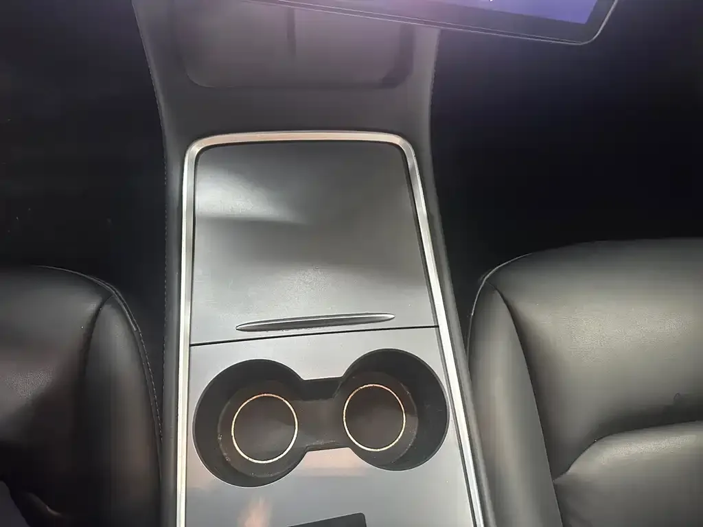 Tesla Model 3 — фото 2