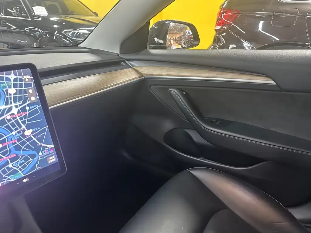 Tesla Model 3 — фото 10