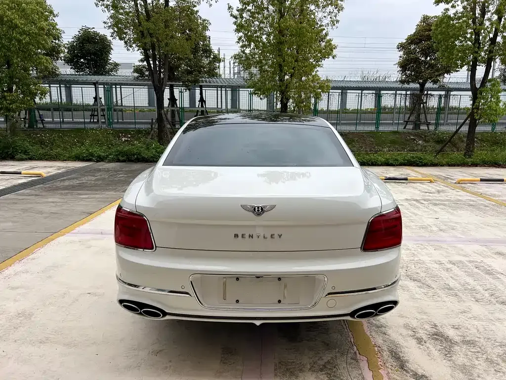Bentley Flying Spur — фото 6