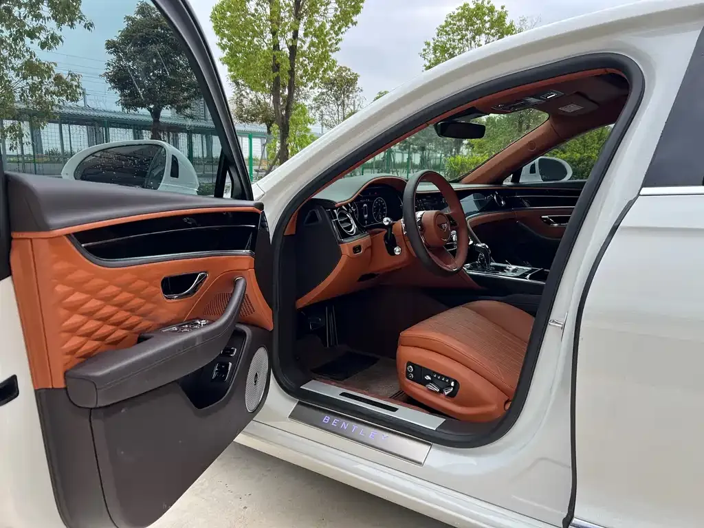 Bentley Flying Spur — фото 9