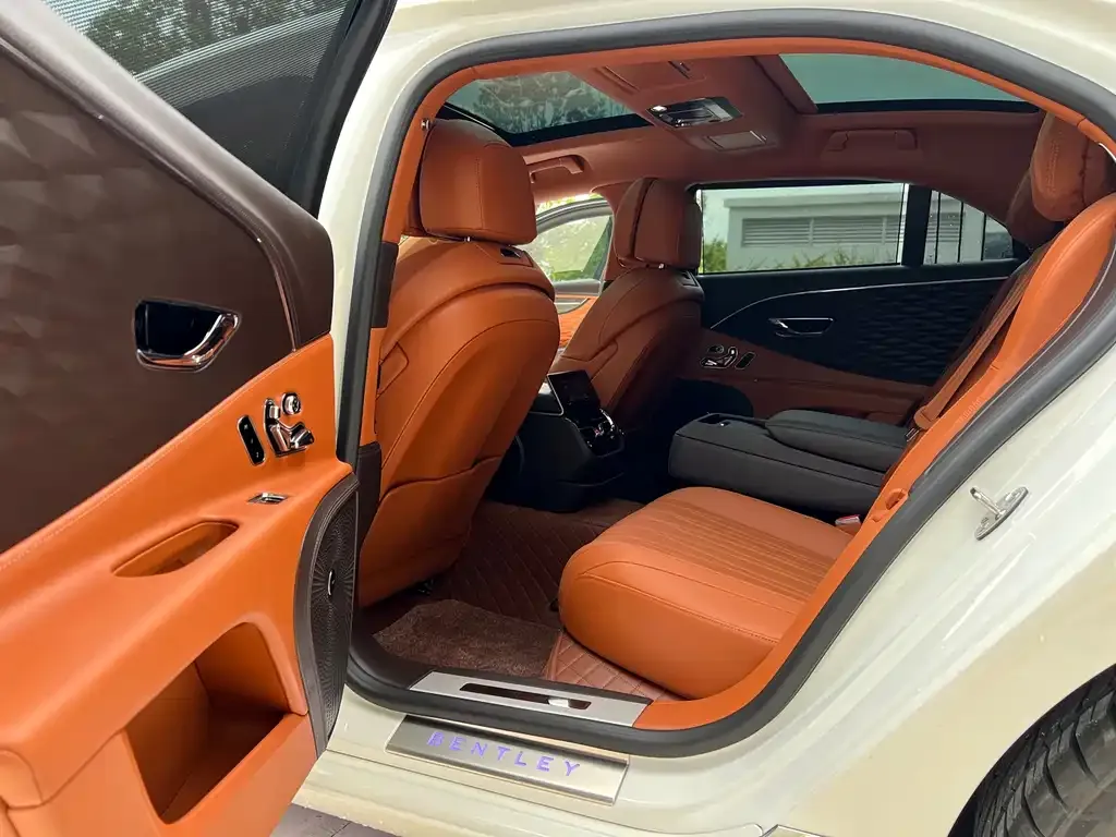 Bentley Flying Spur — фото 5
